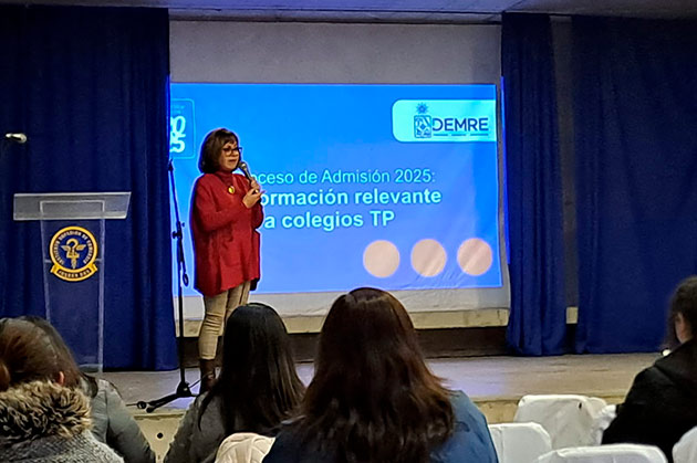 Postulante se inscribe para la PAES Regular