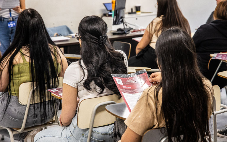 Estudiantes rindiendo Enenf
