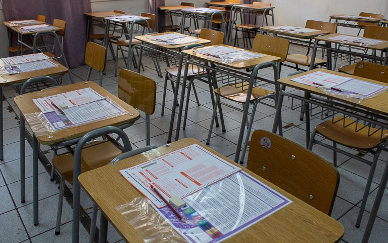 Sala de rendición PAES Regular con folletos