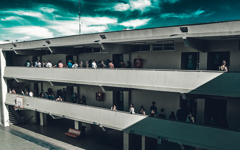 Local de rendición de pruebas de acceso a la educación superior.