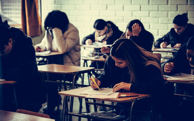 Postulantes rindiendo PAES de Invierno.