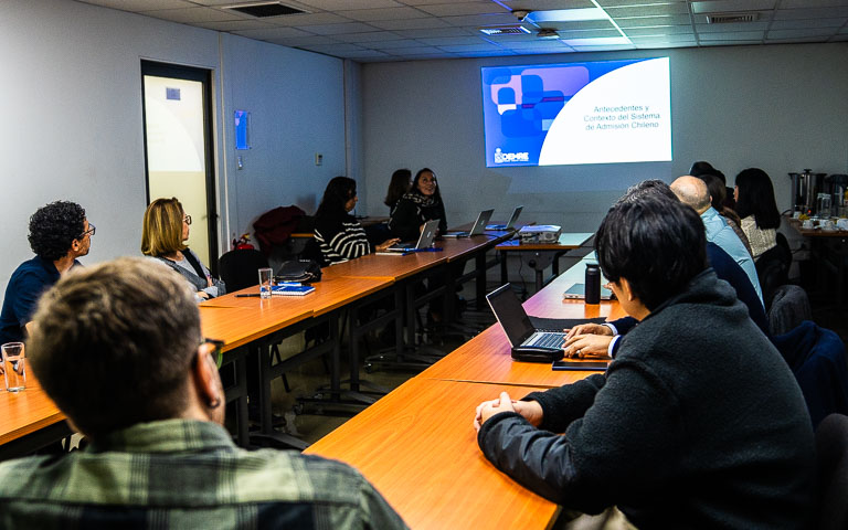 María Inés Godoy expone ante profesionales del INEP sobre el sistema de admisión chileno 