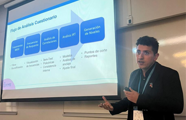 Equipo DEMRE exponiendo en congreso interdisciplinario