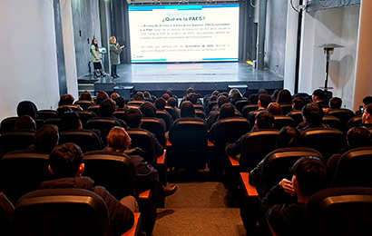 Directora del DEMRE, Leonor Varas, en charla efectuada en Colina a estudiantes de enseñanza media.